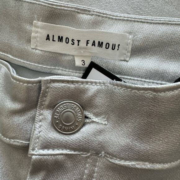 New ~ ALMOST FAMOUS ~ 90s Fit Silver Metallic Dad Jeans Size 3 Small - Picture 5 of 6